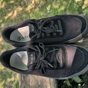 Kizik Hands Free Milan Sneakers in Blackout